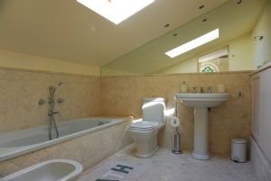 Villa Maddalena : Bathroom with tube