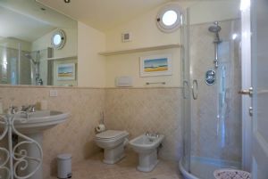 Villa Maddalena : Bathroom with shower