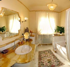 Villa dell Arte : Ванная комната с ванной