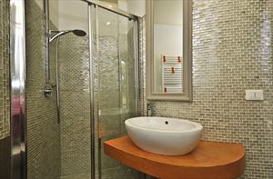 Villa Alloro : Bathroom with shower