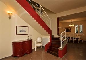 Villa Alloro : Wooden stairs