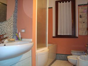 Appartamento Amore : Ванная комната с ванной
