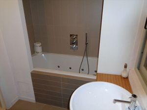 Villa  il Sogno  del mare                                : Bathroom with tube