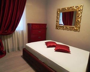 Villa Monet : спальня с односпальной кроватью