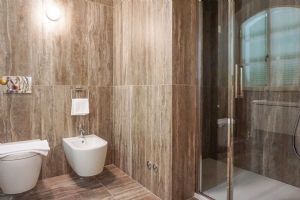 Villa Sweet : Bathroom with shower