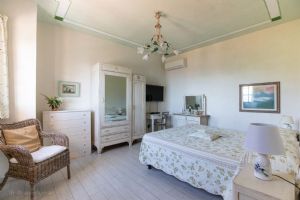 Villa Charme Toscana vista mare  : master bedroom
