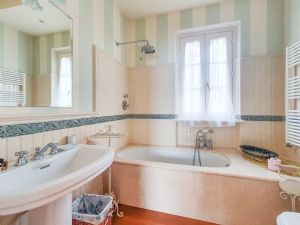 Villa Sirio  : Bathroom with tube