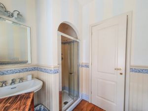 Villa Sirio  : Bathroom with shower