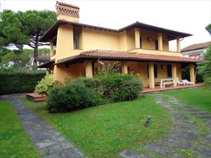 Villa Sassicaia : Outside view