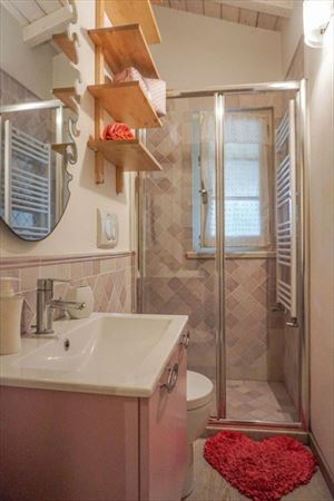 Bilocale Lucciola : Bathroom with shower