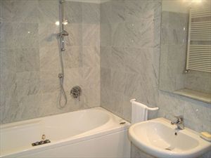 Villa Genova : Bathroom with tube